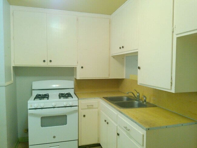 Building Photo - 4322 Fir St