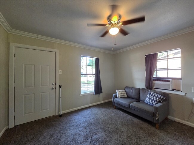 Foto del edificio - 10209 Palestine St