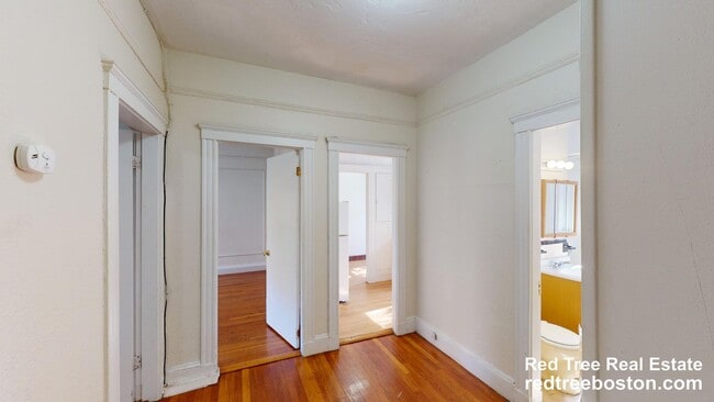 Photo - 70 Chiswick Rd. Unit 12 Apartment