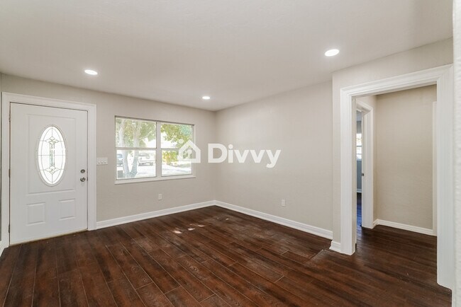 Foto del edificio - 6722 13th St N