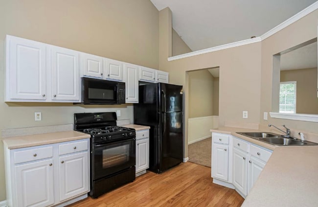 Building Photo - 1335 Heatherton Rd