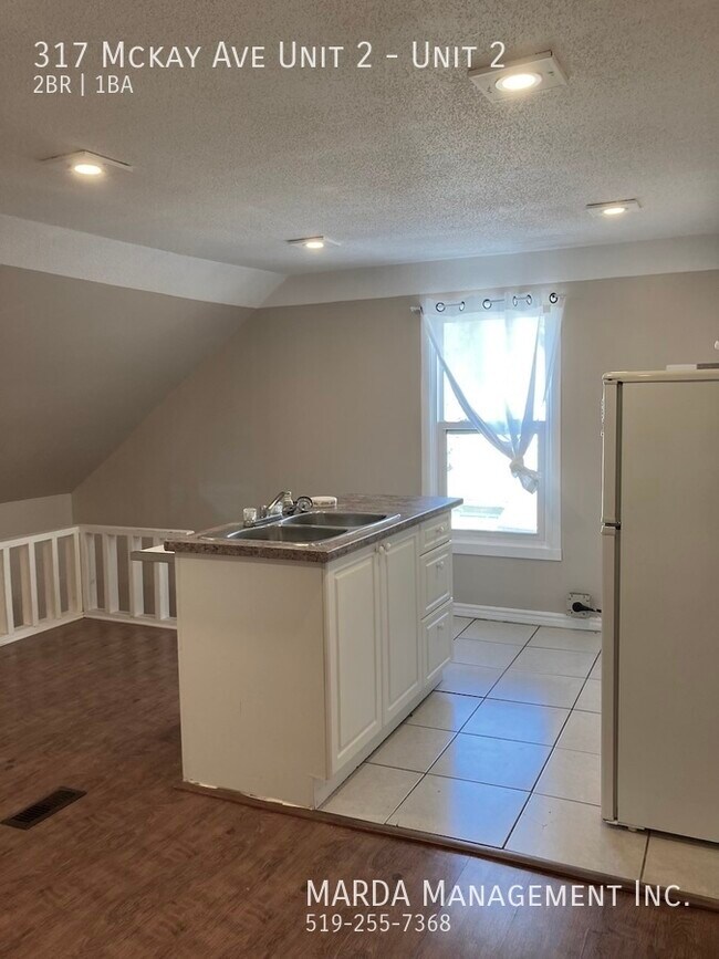 Photo du bâtiment - CHARMING 2-BEDROOM/1BATH BETWEEN WEST AND DOWNTOWN CAMPUSES + HYDRO