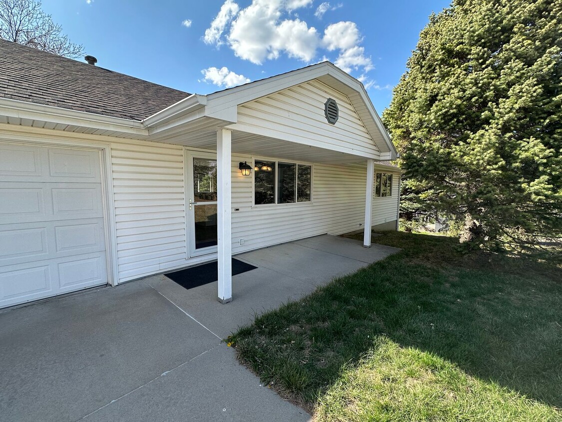 Primary Photo - 13238 Bluebird Ln
