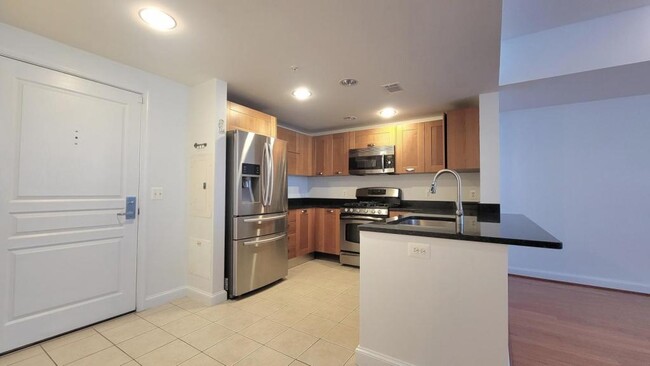 Foto del edificio - 2451 Midtown Ave