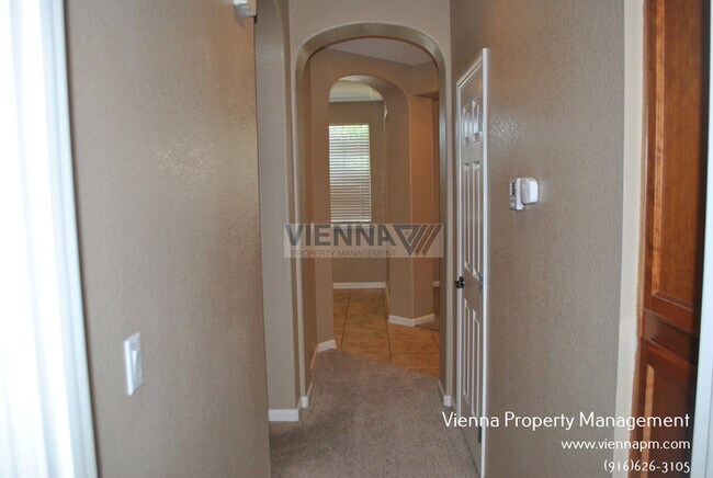 Foto del edificio - 7164 Roycroft Dr