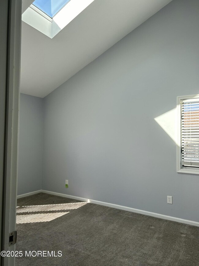 Building Photo - 105 Mt Ln