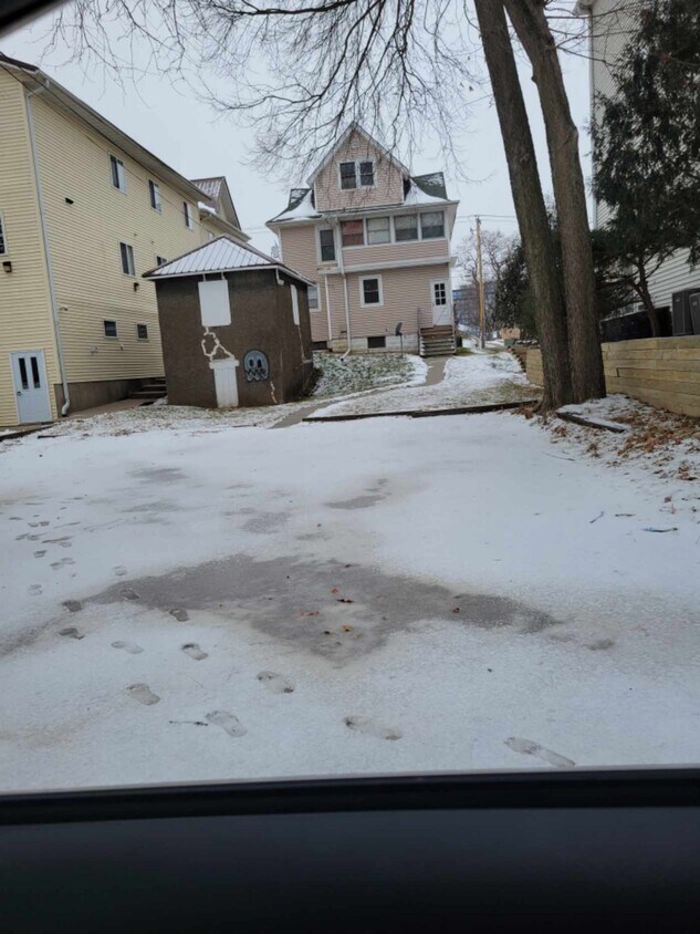 Back yard with plenty of parking - 430 S Johnson St