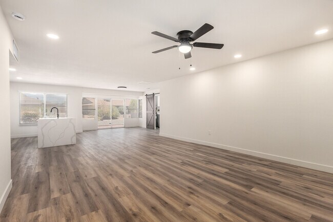 Foto del edificio - 17615 N Whispering Oaks Dr