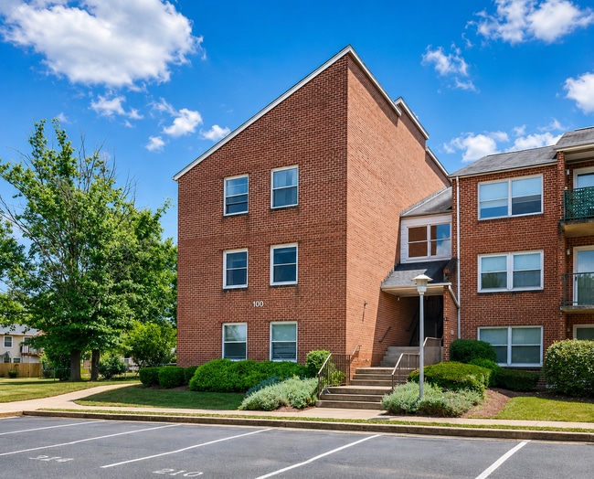 Building Photo - 100 Chapel Ct