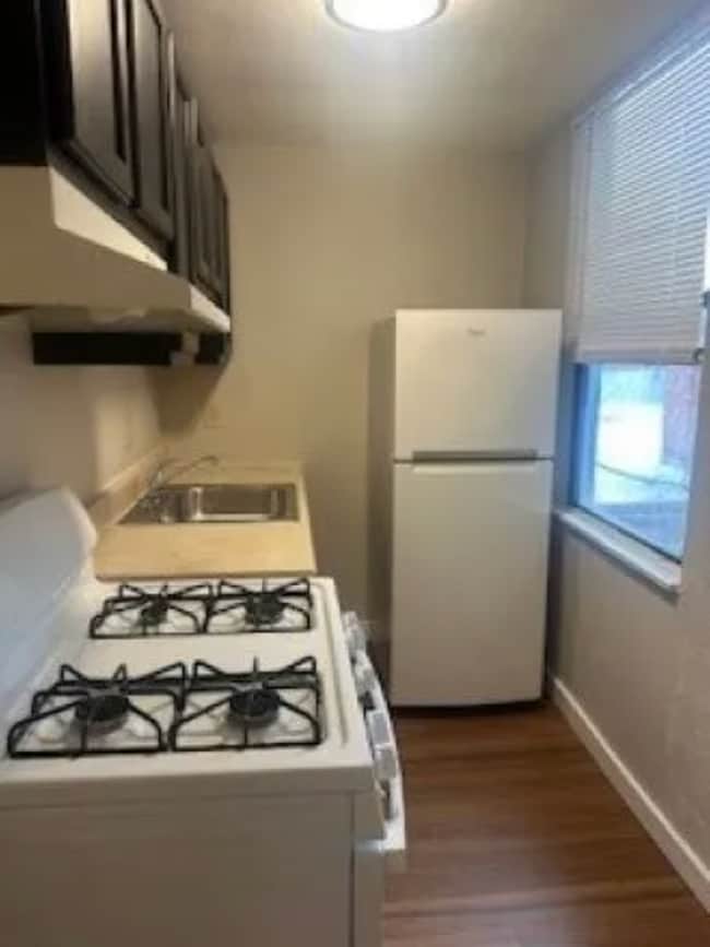 Building Photo - 321 Ella St