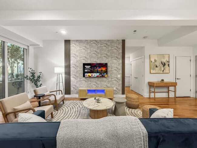 Building Photo - 236 W Thompson St