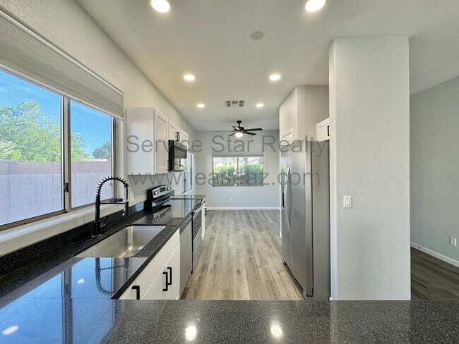 Foto del edificio - 13536 W Canyon Creek Dr
