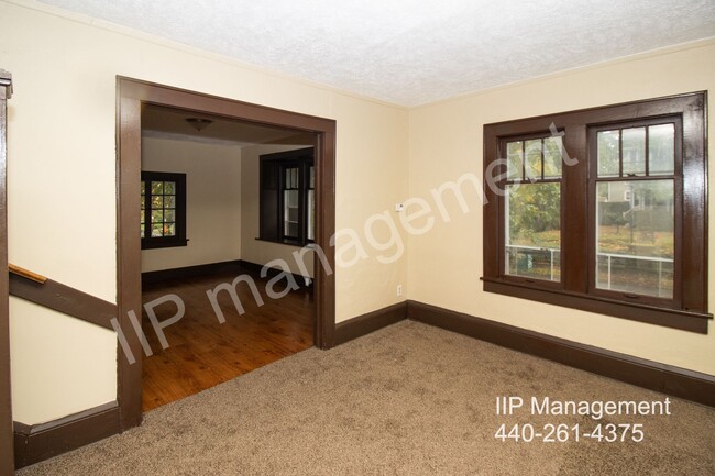 Foto del edificio - Beautiful 4-Bedroom Home in Akron is now F...