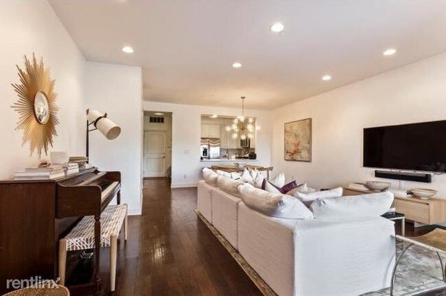 Foto del edificio - 2 br, 2 bath  - 5005 Edgewood Dr Unit 101
