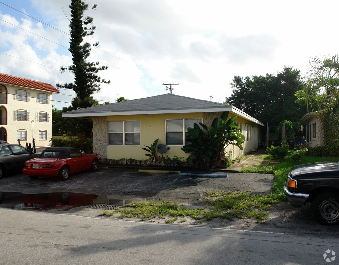 Primary Photo - 1050 NE 9th Ave