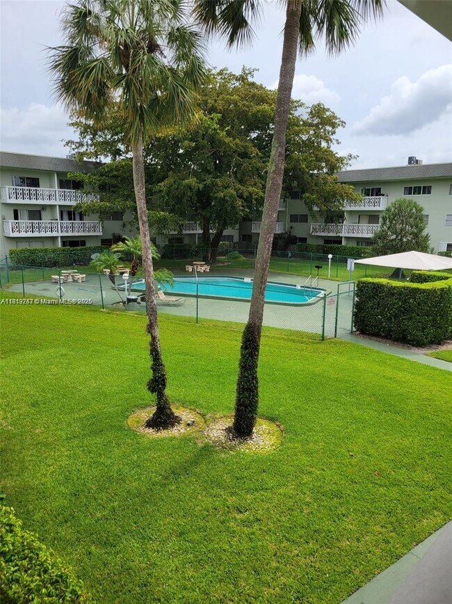Foto del edificio - 4200 NW 3rd Ct