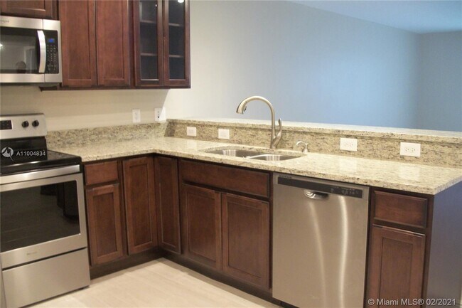 Building Photo - 13900 Lake Placid Ct