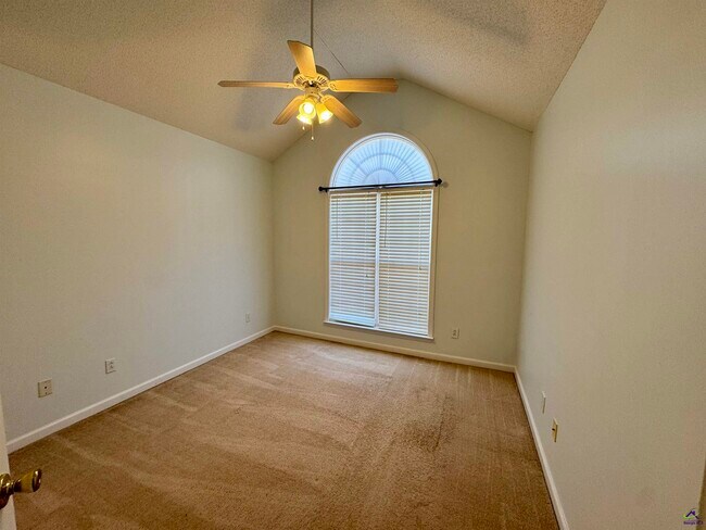 Foto del edificio - 505 Dorothy Ct