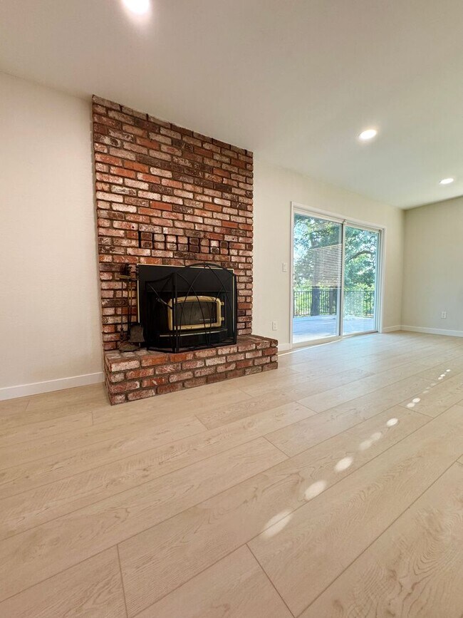 Foto del edificio - MOVE IN SPECIAL - $250 off First Month's Rent!