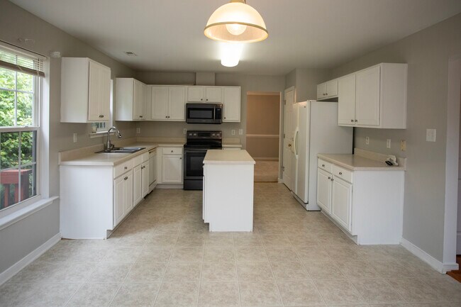 Building Photo - 2918 Littlebury Dr