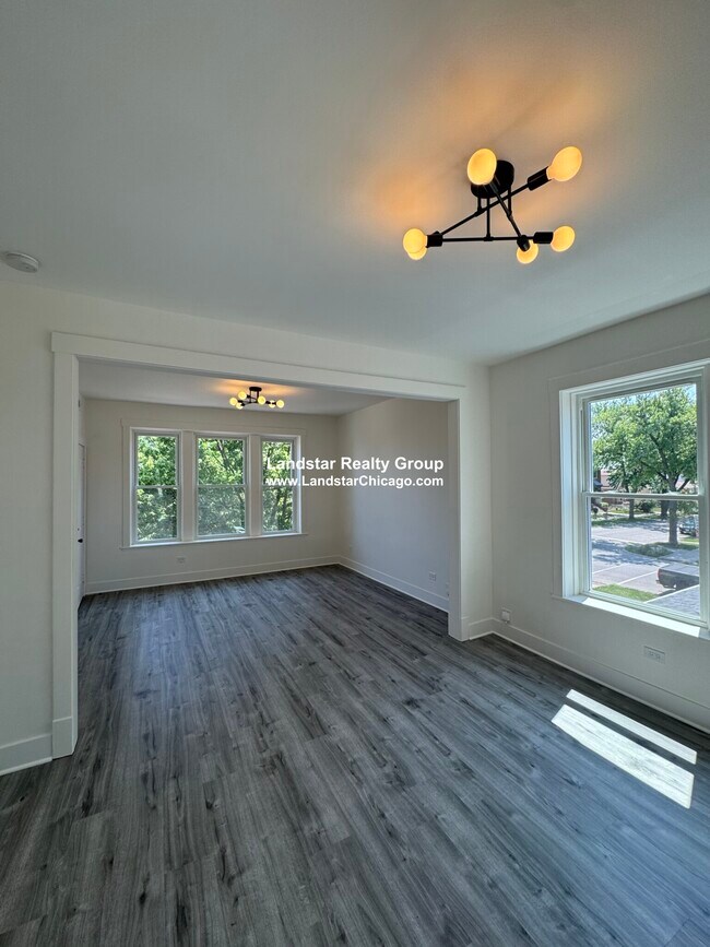 Building Photo - 3904 N Nordica Ave