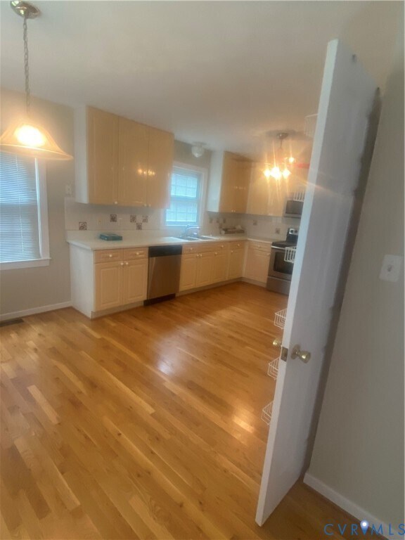 Foto del edificio - 8161 Dunfee Ln