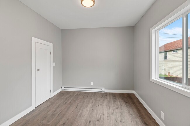 Foto del edificio - 8164 Falls Ave SE
