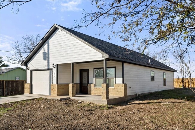 Building Photo - 501 E Plum St