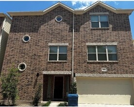 Building Photo - 11607 Main Cedar Dr