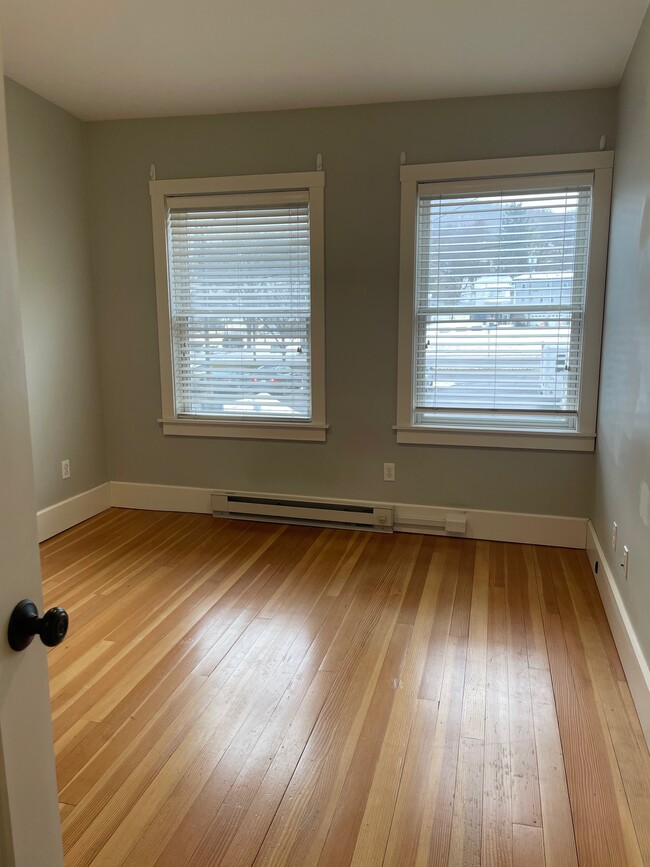 Building Photo - 18 W Market St