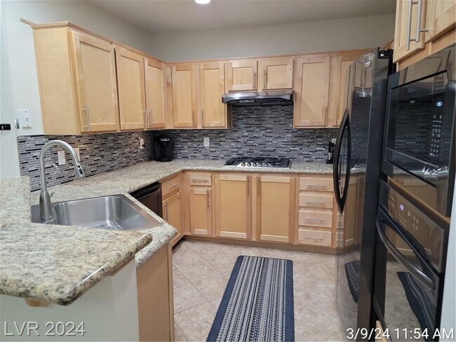 Foto del edificio - MIDRISE 2 BED, 2 BATH CONDO IN GUARD-GATED...