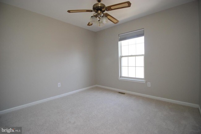Building Photo - 122 Fairbrook Dr