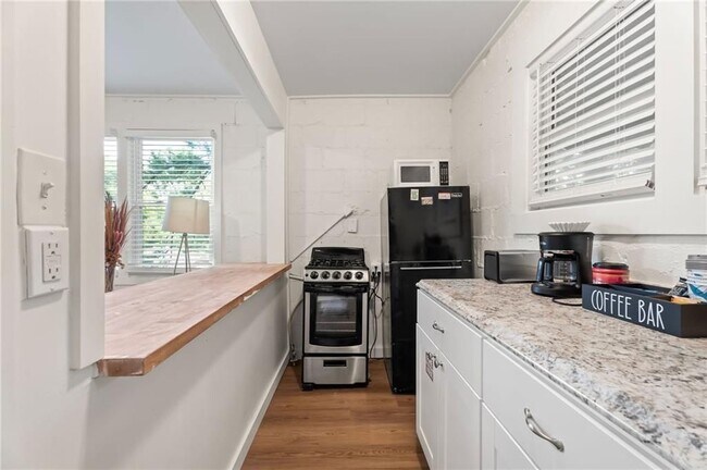 Foto del edificio - 255 Richardson Rd NW