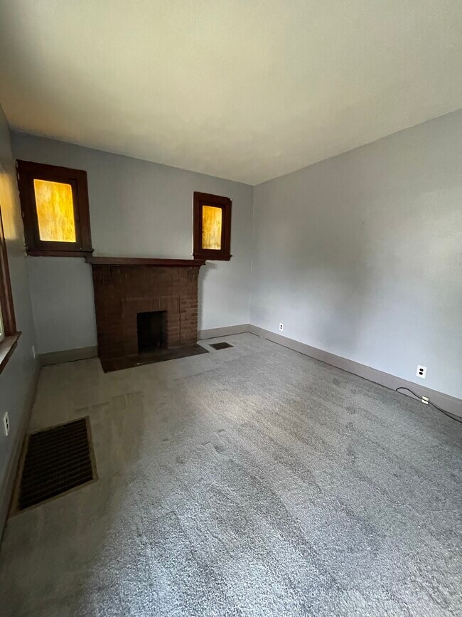 Building Photo - 1660 Dewey Ave