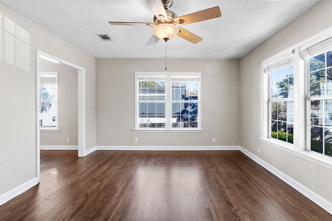 Building Photo - 2802 S 4th St