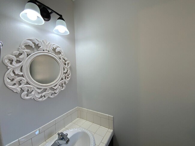 Foto del edificio - Coming Soon - Yukon 3 bedroom 1 bath