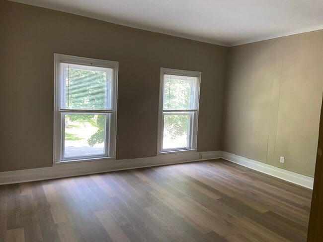 Building Photo - 410 W Hamburg St