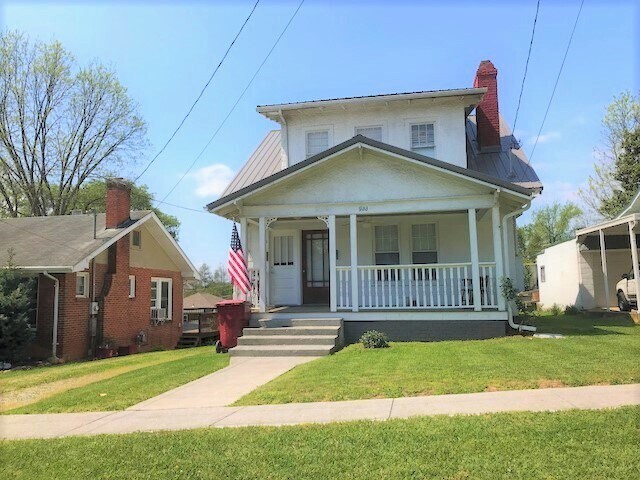 Front View - Entrance at White Door on Left - 923 Hillcrest E Dr