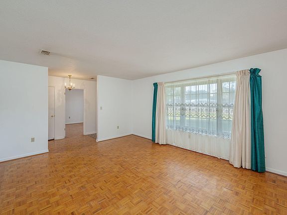 Foto del edificio - 110 Gardenia Ct NW