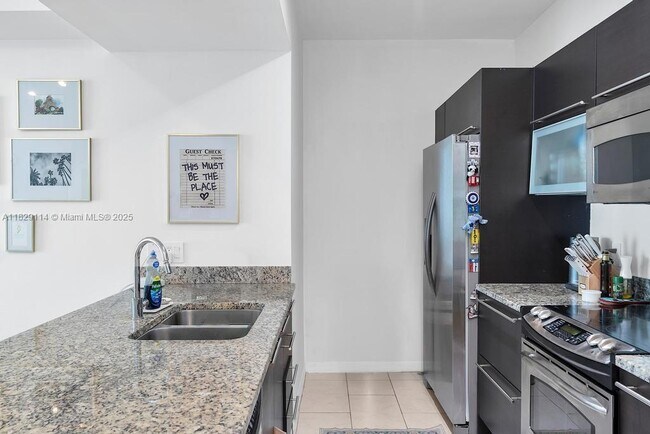 Building Photo - 951 Brickell Ave