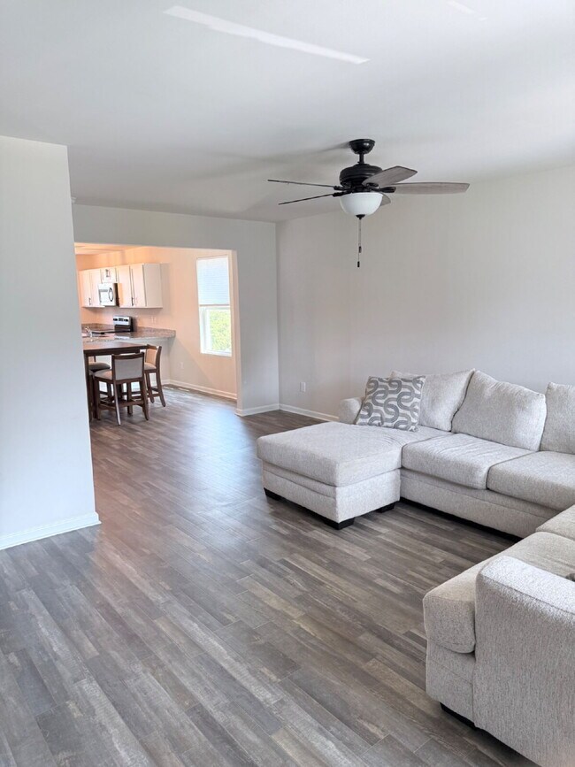 Foto del edificio - "Charming Coastal Retreat: 3-Bedroom on Island Breeze Lane!" **Limited-time offer: First month FR...