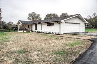 Building Photo - 4014 Old Hillsboro Rd