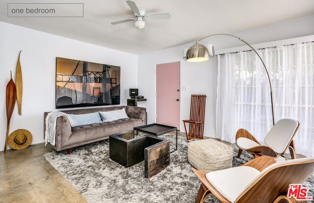 Foto principal - 569 S Mountain View Dr