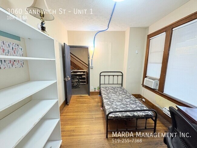 Photo du bâtiment - COZY FURNISHED STUDENT ROOM RENTAL - IN SANDWICH ALL INCLUSIVE!!