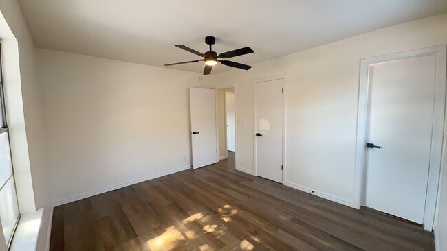 Foto del edificio - Make this newly remodeled 3 bedroom home yours in Jenks!