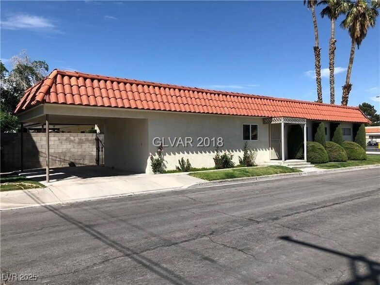 Foto principal - 1850 Center St