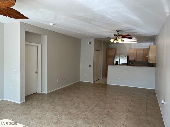 Foto del edificio - 7450 S Eastern Ave