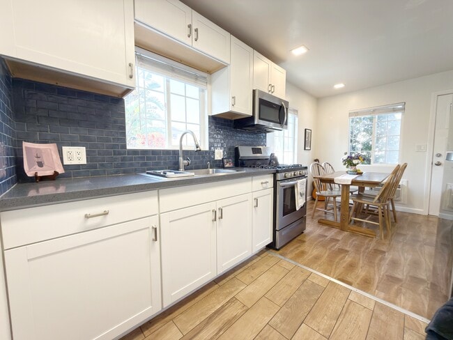 Building Photo - Atwater Village Bungalow Unit #2