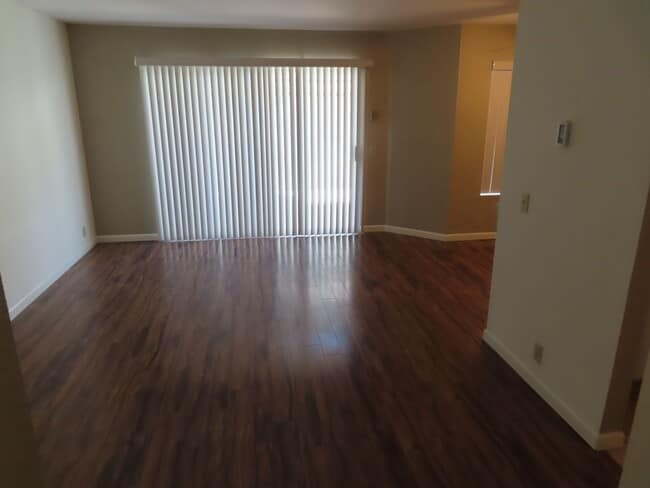Building Photo - Two Bedroom Townhome in Linda Visa