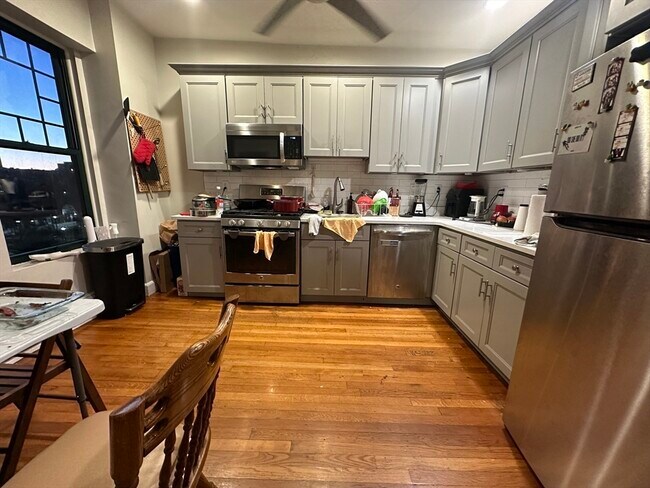 Foto del edificio - 1677 Washington St